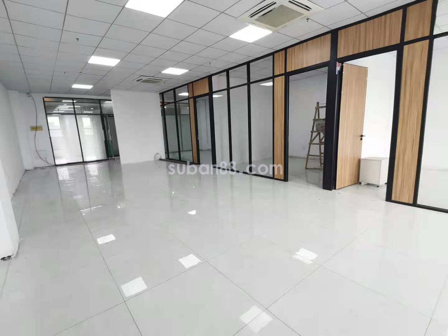 直租 精装3加1 地铁口 随时看房